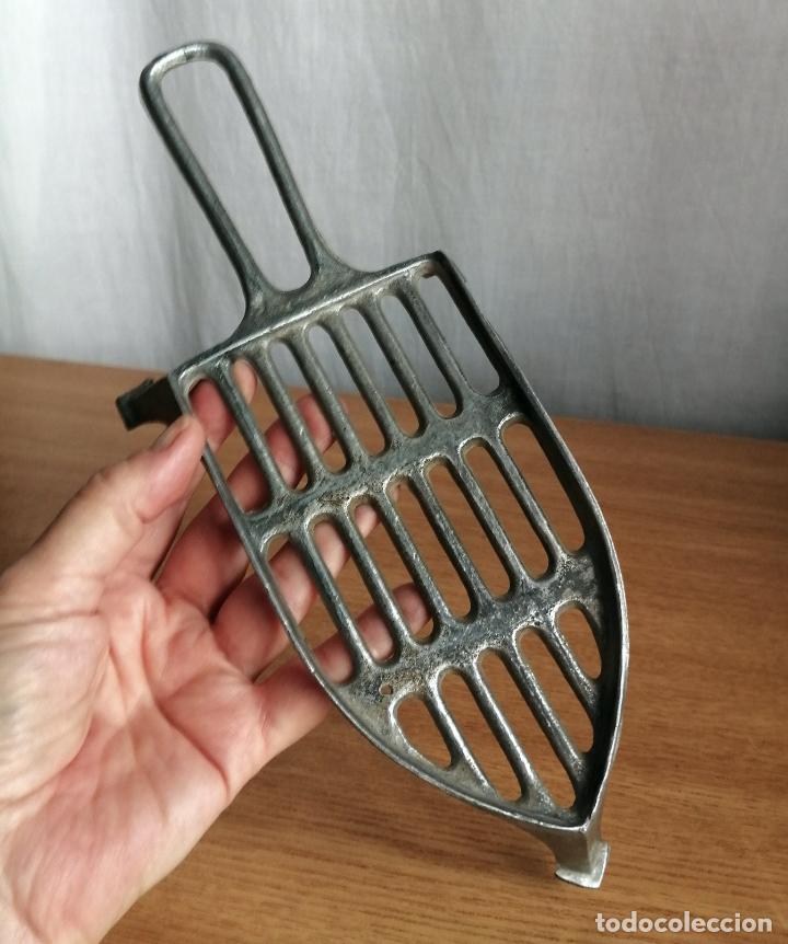 Antig&uuml;edades: ANTIGUO SOPORTE, REPOSA PLANCHAS. - Foto 7