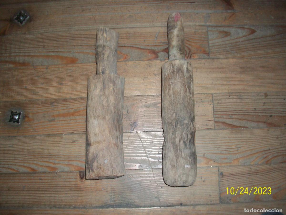 Antig&uuml;edades: ANTIGUA PAREJA DE PILONES DE MADERA - Foto 1