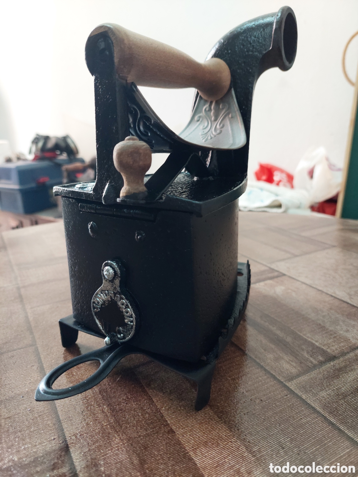 Antig&uuml;edades: Plancha carb&oacute;n hierro - Foto 1