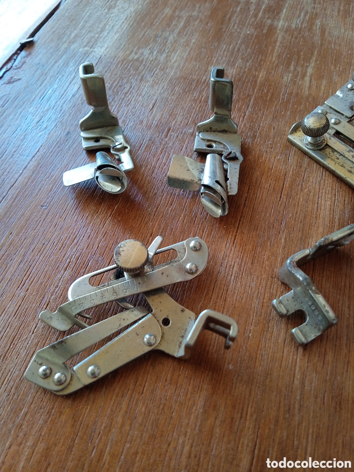 Antig&uuml;edades: Piezas de antiguas m&aacute;quinas de coser - Foto 2