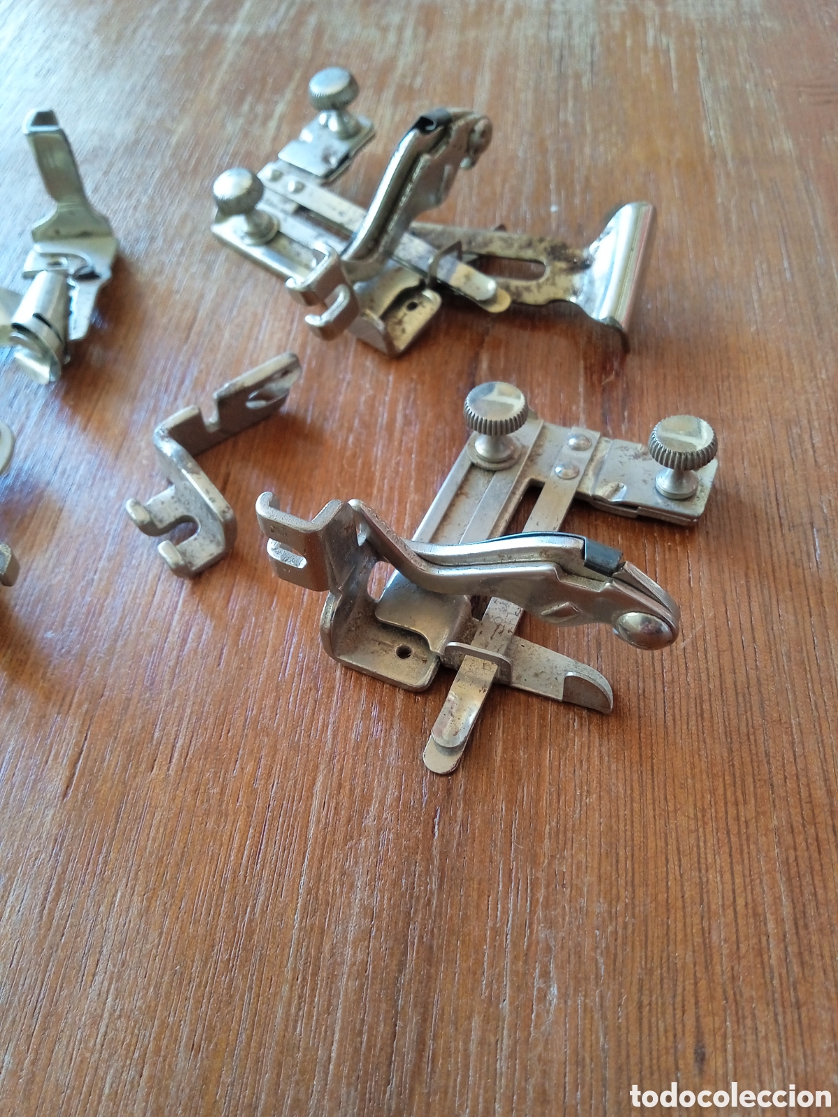 Antig&uuml;edades: Piezas de antiguas m&aacute;quinas de coser - Foto 3
