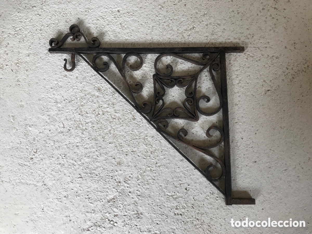 Antig&uuml;edades: Palomilla antigua de forja. Soporte. - Foto 4