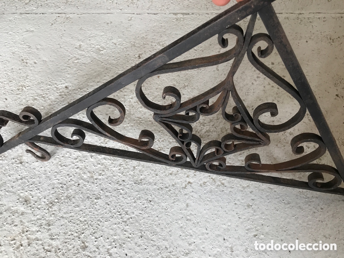 Antig&uuml;edades: Palomilla antigua de forja. Soporte. - Foto 5