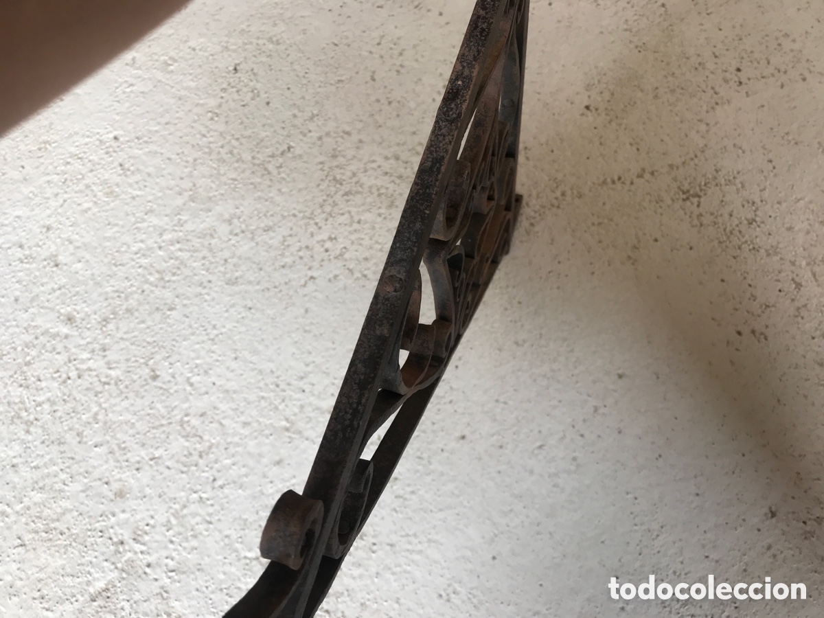 Antig&uuml;edades: Palomilla antigua de forja. Soporte. - Foto 7