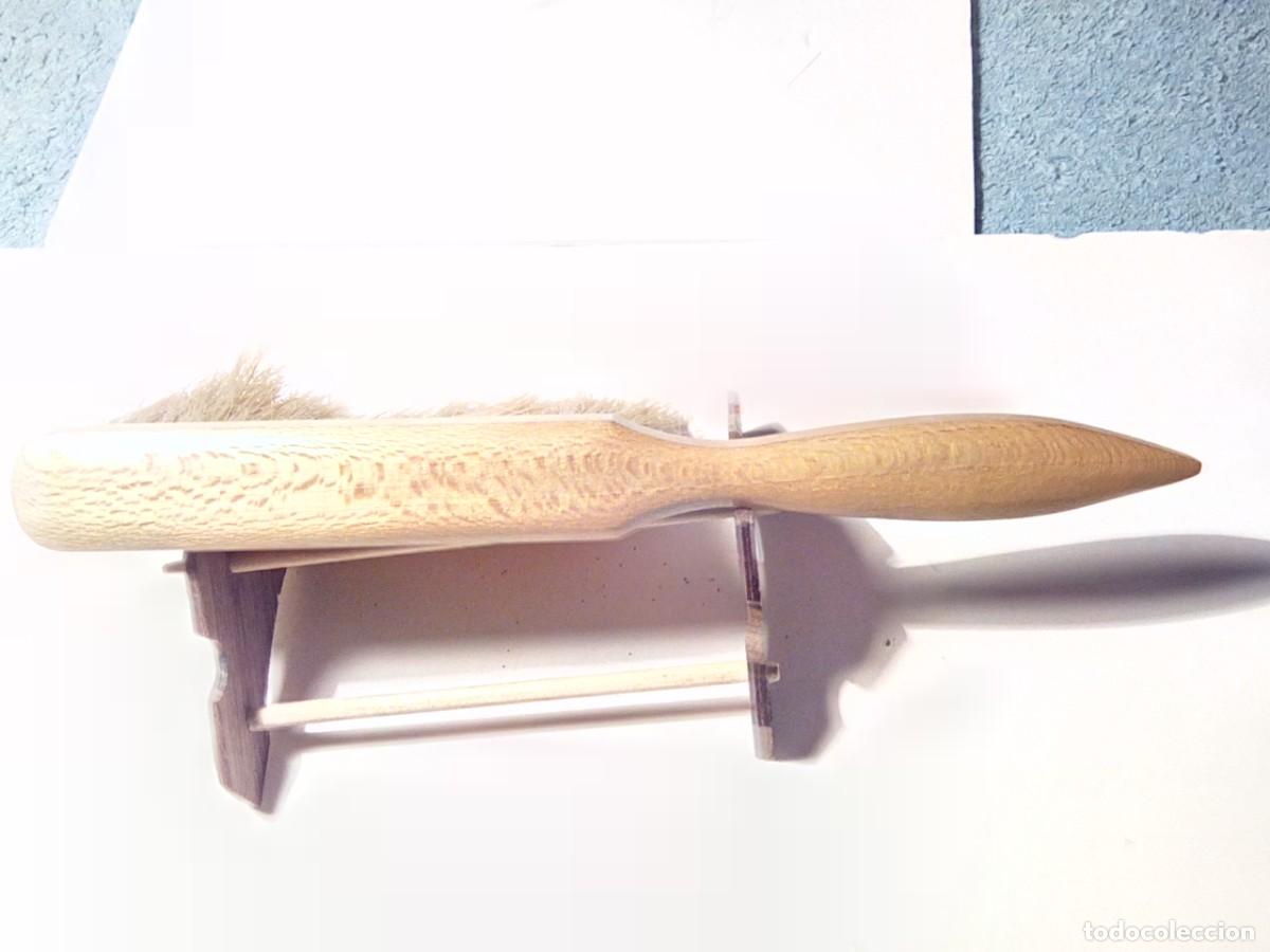 Antig&uuml;edades: Antiguo cepillo de peluquero - Foto 2