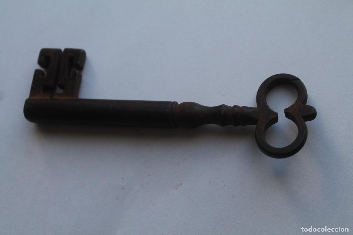 Antig&uuml;edades: llave forja Siglo xvii - Foto 1