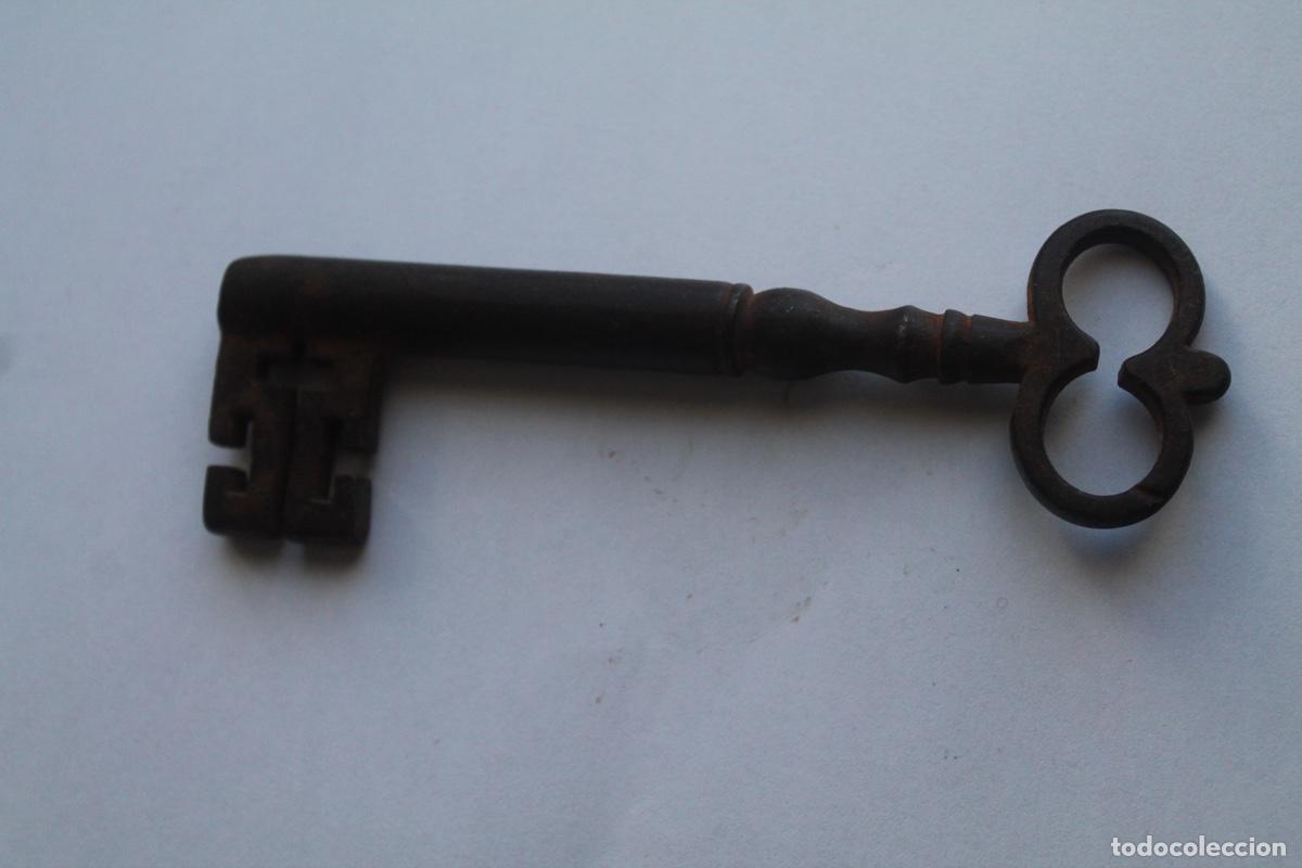 Antig&uuml;edades: llave forja Siglo xvii - Foto 2