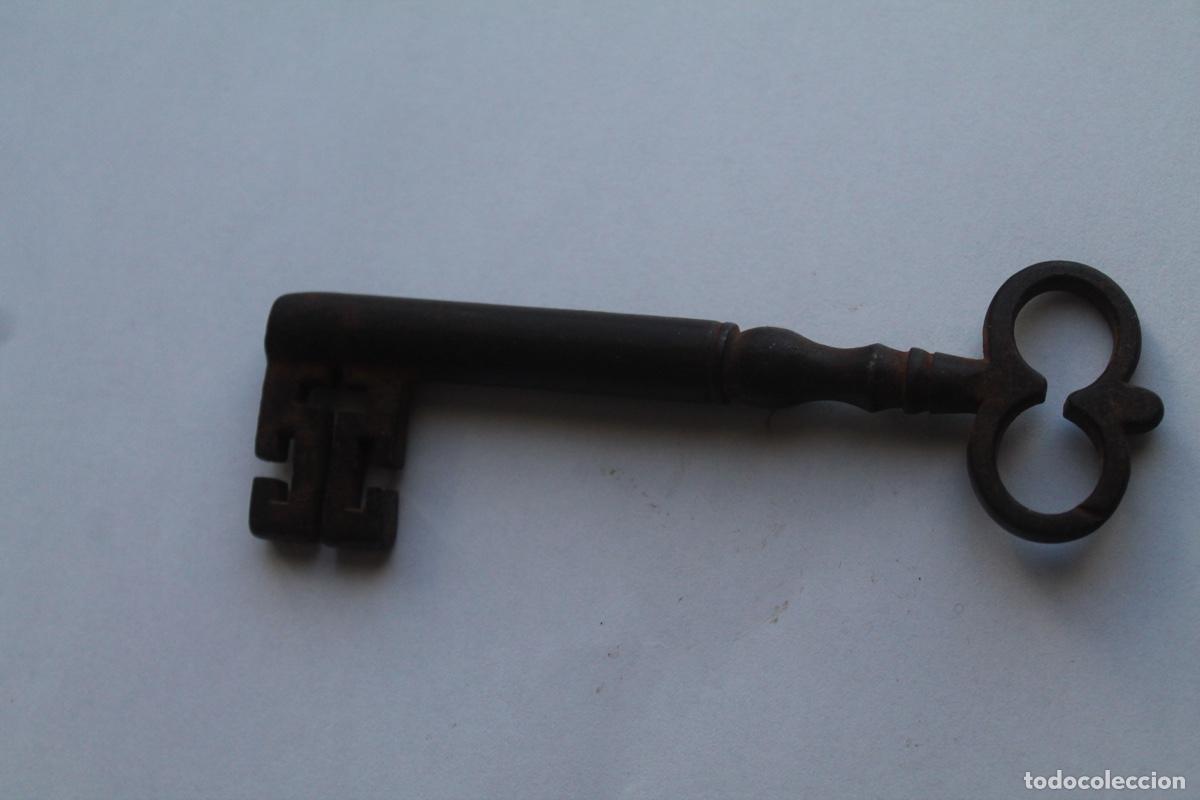 Antig&uuml;edades: llave forja Siglo xvii - Foto 3