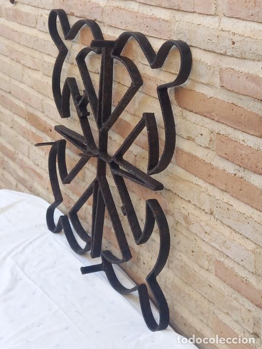 Antig&uuml;edades: REJA ANTIGUA EN HIERRO FORJADO. - Foto 2