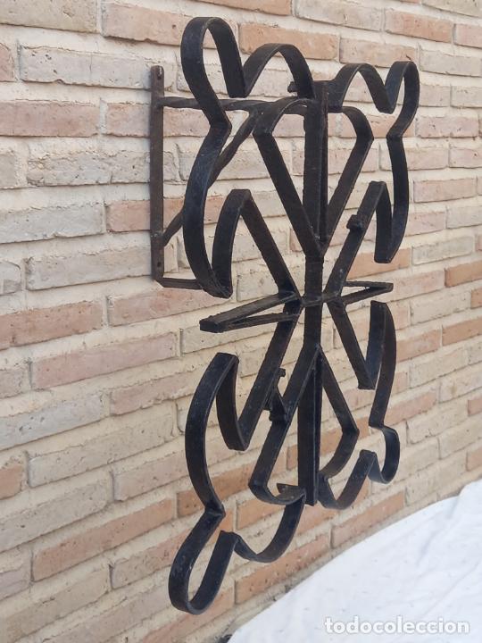 Antig&uuml;edades: REJA ANTIGUA EN HIERRO FORJADO. - Foto 3