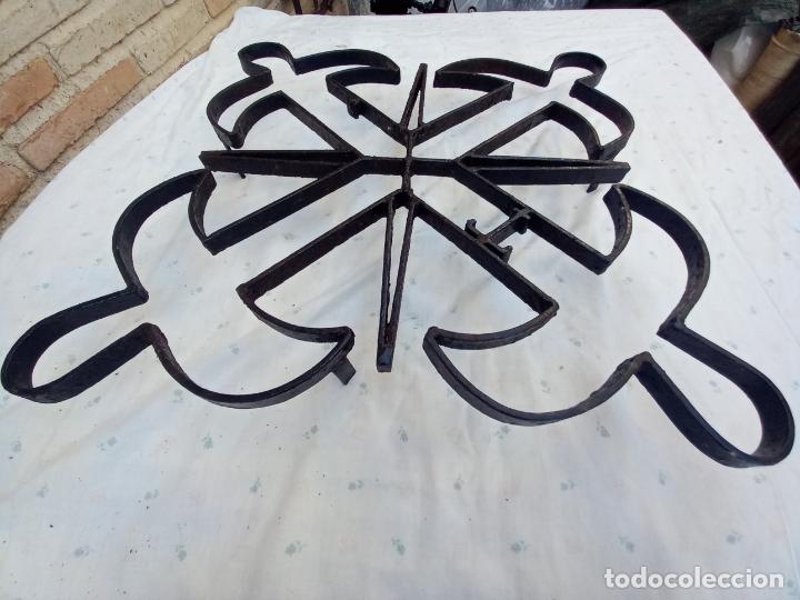 Antig&uuml;edades: REJA ANTIGUA EN HIERRO FORJADO. - Foto 6