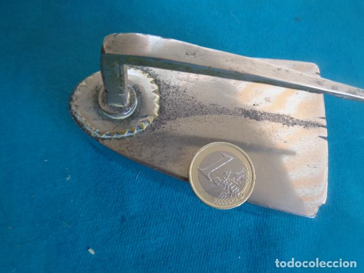 Antig&uuml;edades: ANTIGUA PEQUE&Ntilde;A PLANCHA Y PLANCHERO - Foto 2