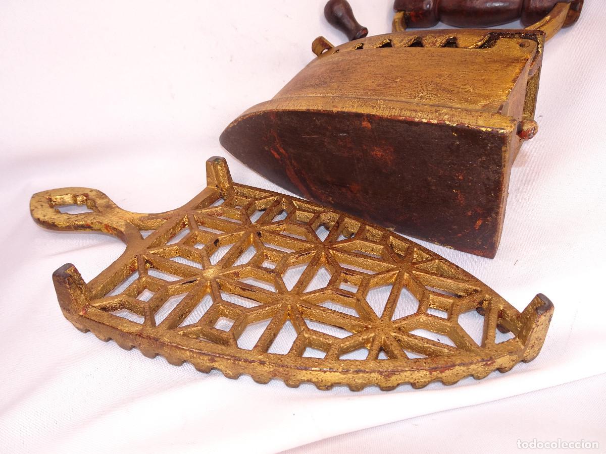 Antig&uuml;edades: Plancha antigua con soporte de hierro - Foto 6