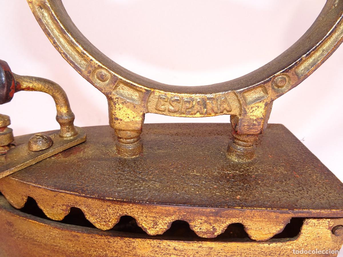 Antig&uuml;edades: Plancha antigua con soporte de hierro - Foto 7