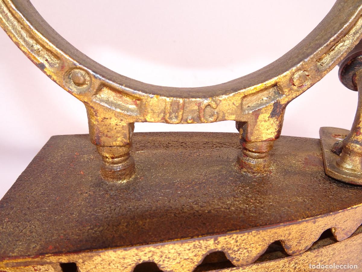 Antig&uuml;edades: Plancha antigua con soporte de hierro - Foto 8