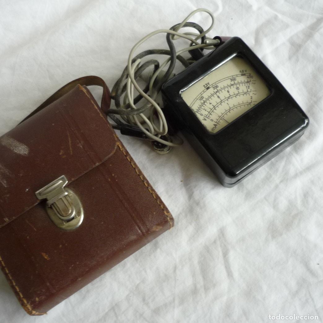 Antig&uuml;edades: Volt&iacute;metro de baquelita y funda de cuero - Foto 1
