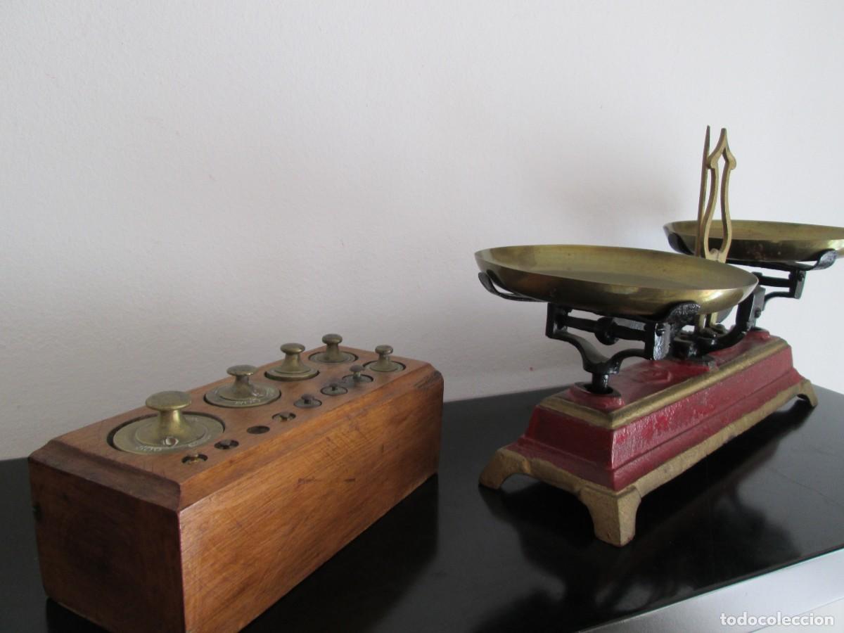 Antig&uuml;edades: BALANZA CON SU JUEGO DE PESAS - Foto 6