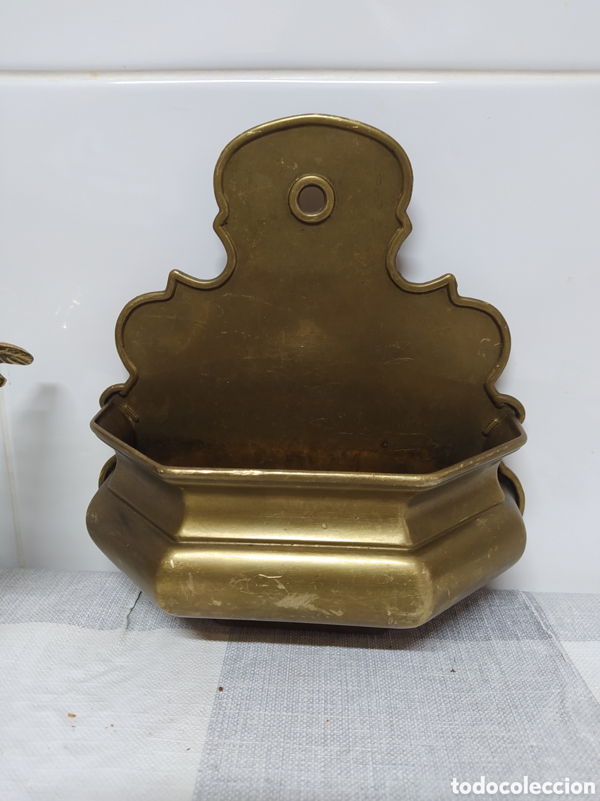 Antig&uuml;edades: LOTE BRONCE, BALANZA AGUILA, BENDITERA ? Y CORNETA - Foto 2