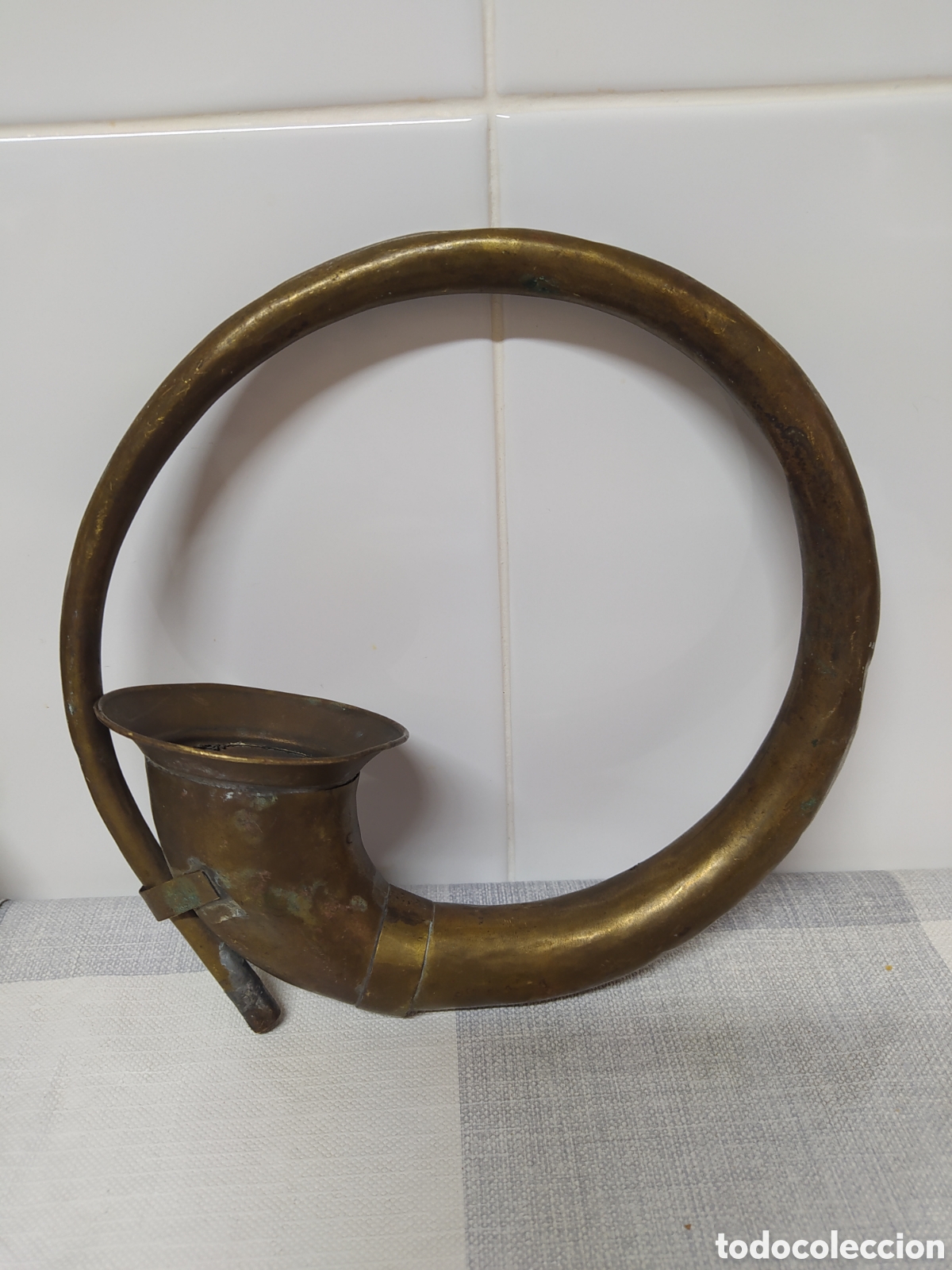 Antig&uuml;edades: LOTE BRONCE, BALANZA AGUILA, BENDITERA ? Y CORNETA - Foto 4