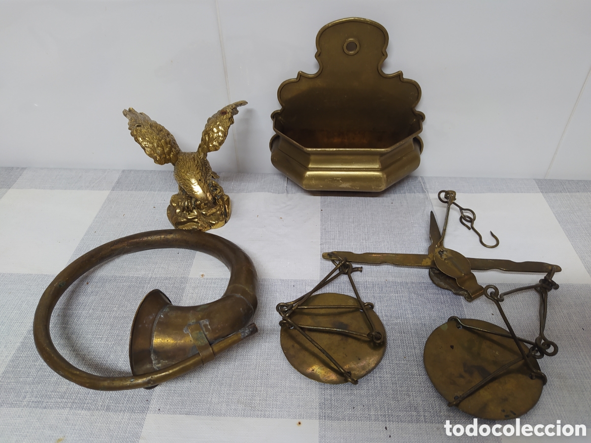 Antig&uuml;edades: LOTE BRONCE, BALANZA AGUILA, BENDITERA ? Y CORNETA - Foto 1