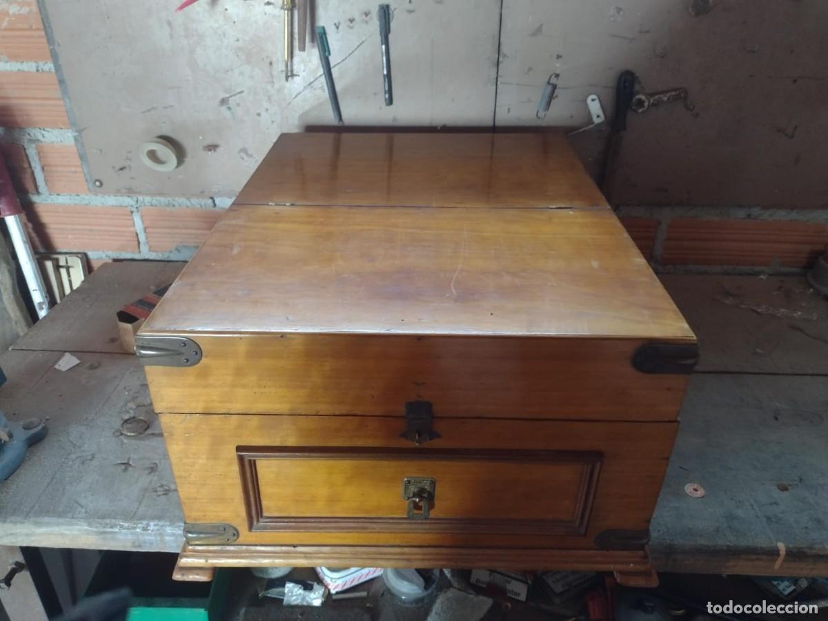 Antig&uuml;edades: Antigua m&aacute;quina de electroterapia - Foto 2