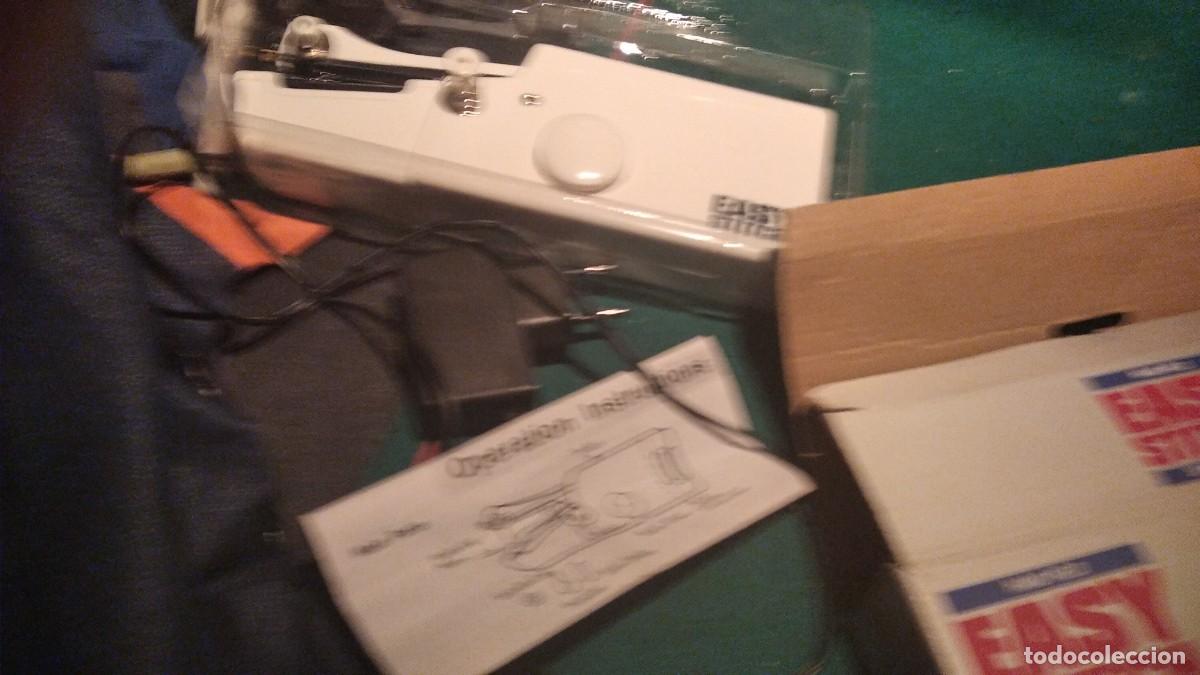 Antig&uuml;edades: maquina de coser de viaje - Foto 4
