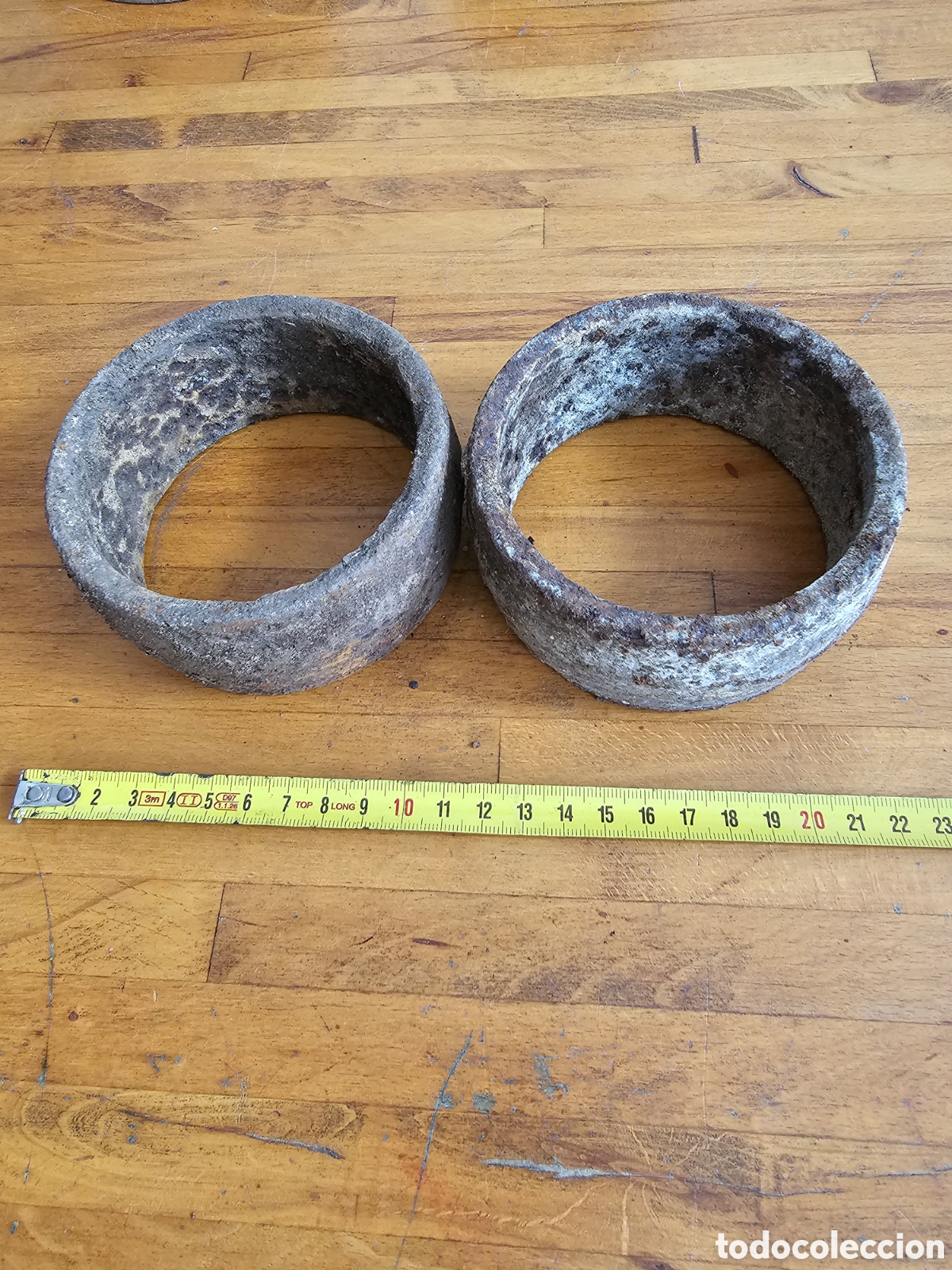 Antig&uuml;edades: 2 arandelas de hierro, de tuber&iacute;a de agua probablemente . - Foto 1