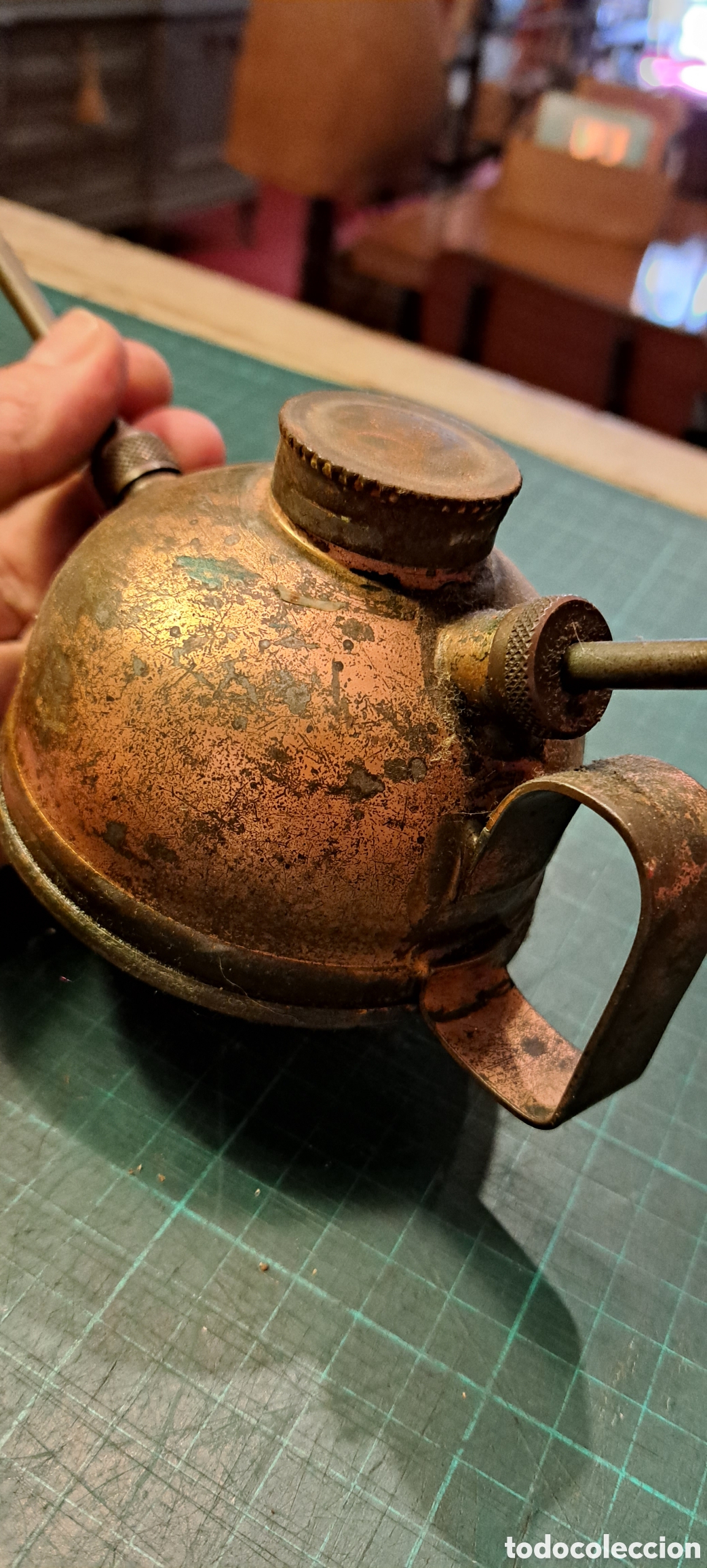 Antig&uuml;edades: Aceitera bronce antigua - Foto 2