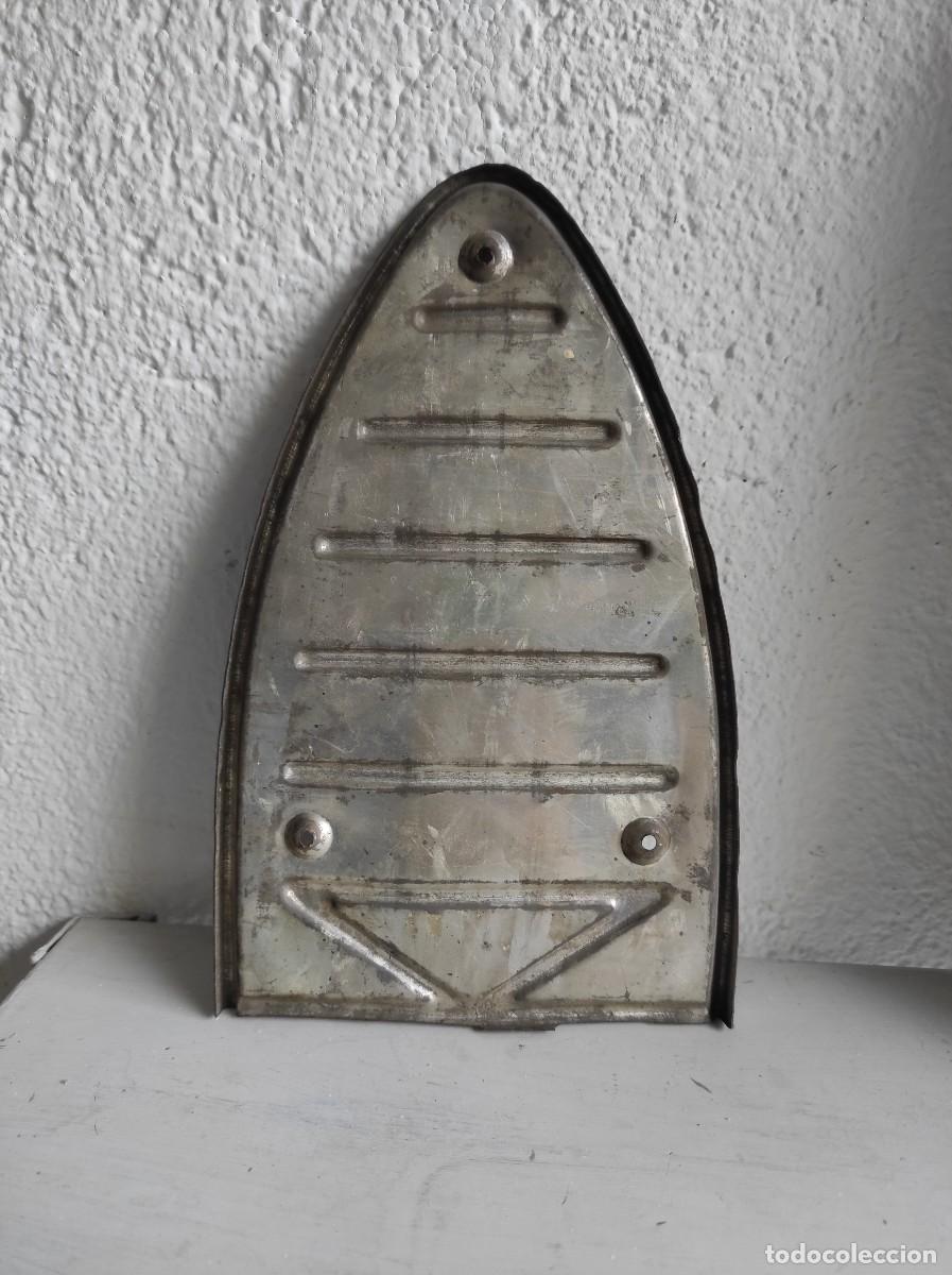 Antig&uuml;edades: Soporte o base met&aacute;lica para plancha - Foto 2