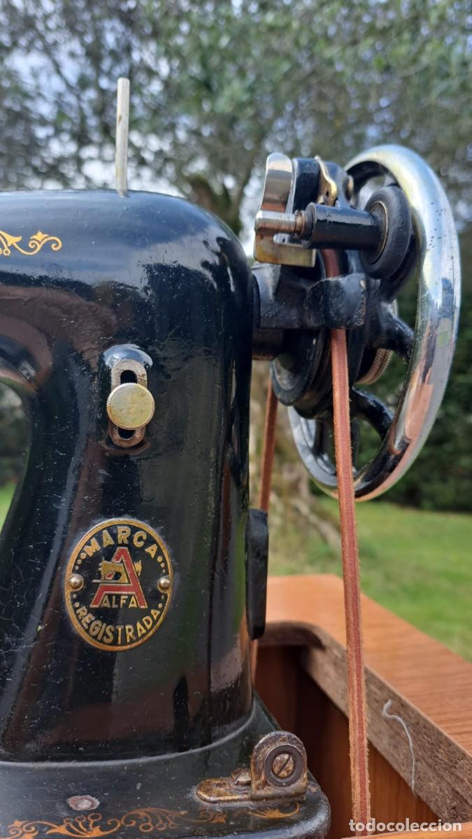 Antig&uuml;edades: M&aacute;quina de Coser ALFA Modelo &rdquo;A&rdquo; en Mueble - Foto 3