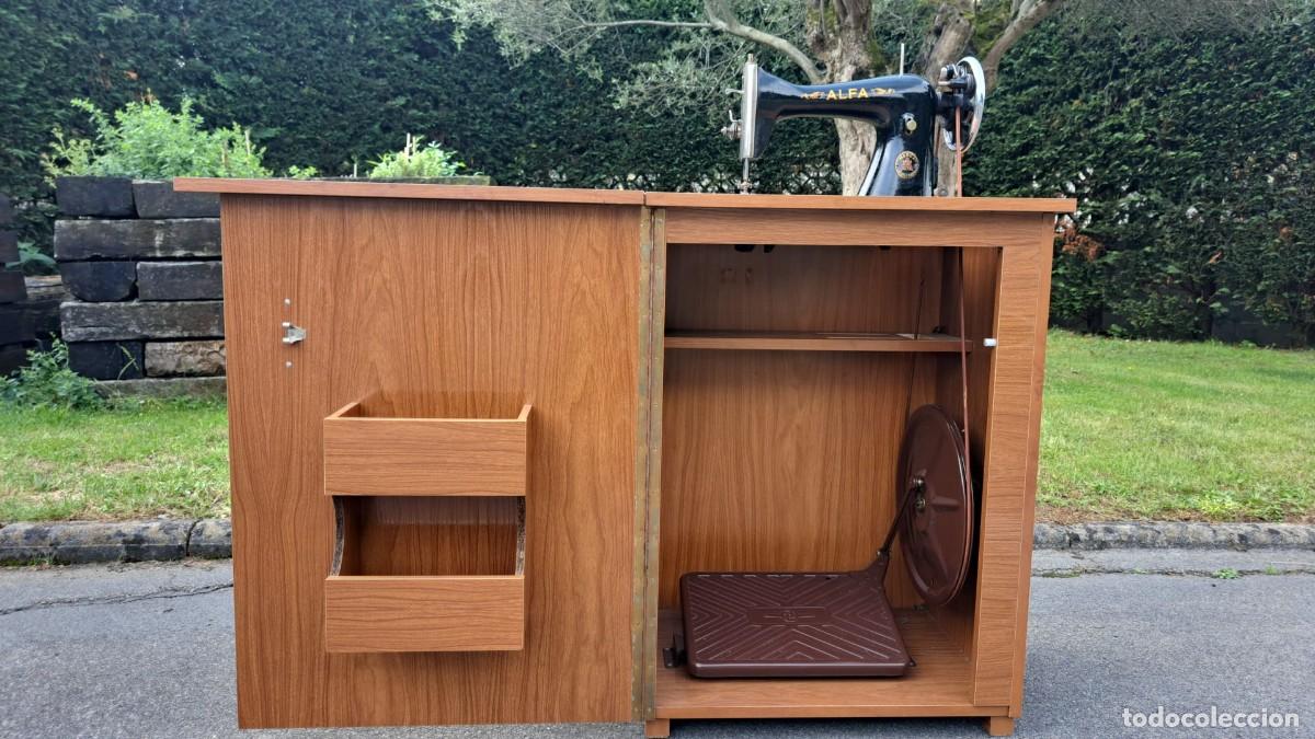 Antig&uuml;edades: M&aacute;quina de Coser ALFA Modelo &rdquo;A&rdquo; en Mueble - Foto 4