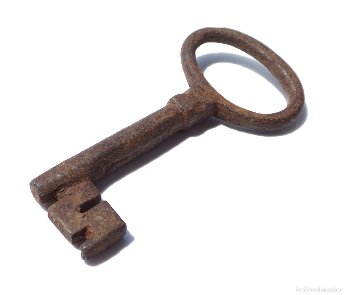 Antig&uuml;edades: ANTIGUA LLAVE DE FORJA.- 9 CM DE LARGA. - Foto 2