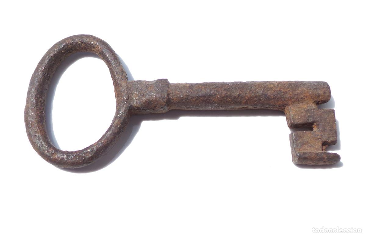 Antig&uuml;edades: ANTIGUA LLAVE DE FORJA.- 9 CM DE LARGA. - Foto 3