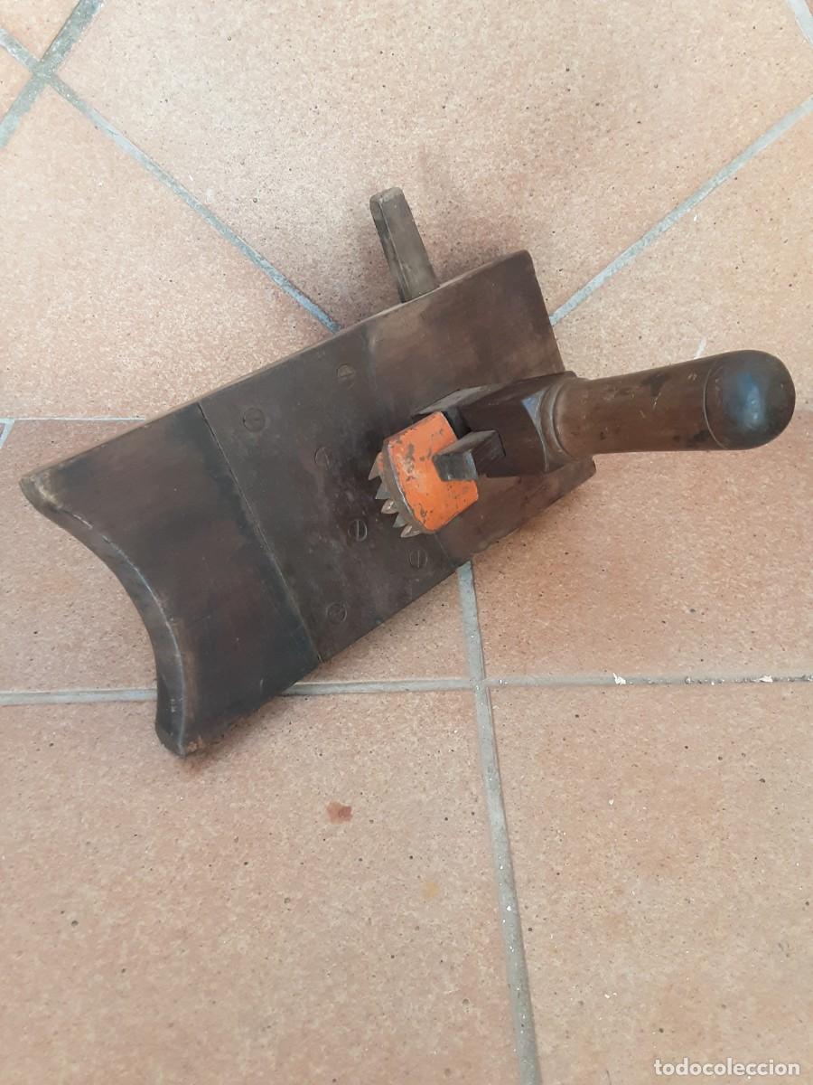 Antig&uuml;edades: Rascador de carpintero - Foto 1