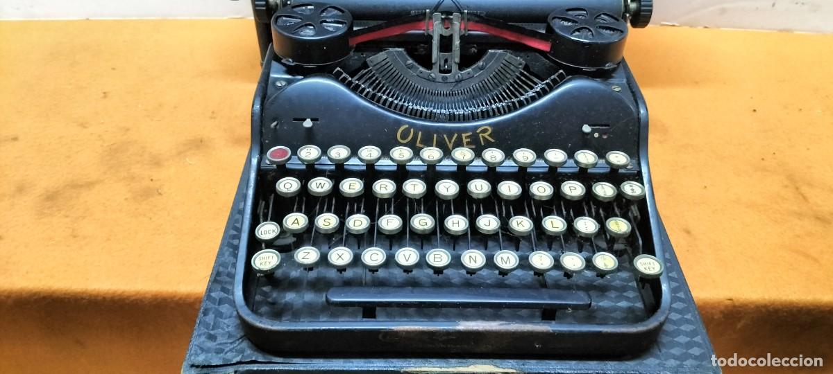 Antig&uuml;edades: maquina de escribir oliver - Foto 1
