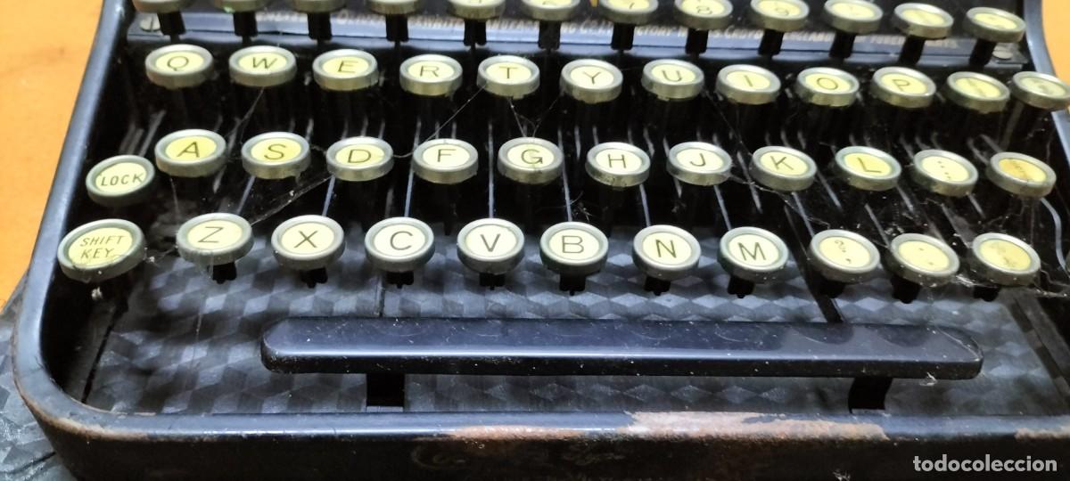 Antig&uuml;edades: maquina de escribir oliver - Foto 4