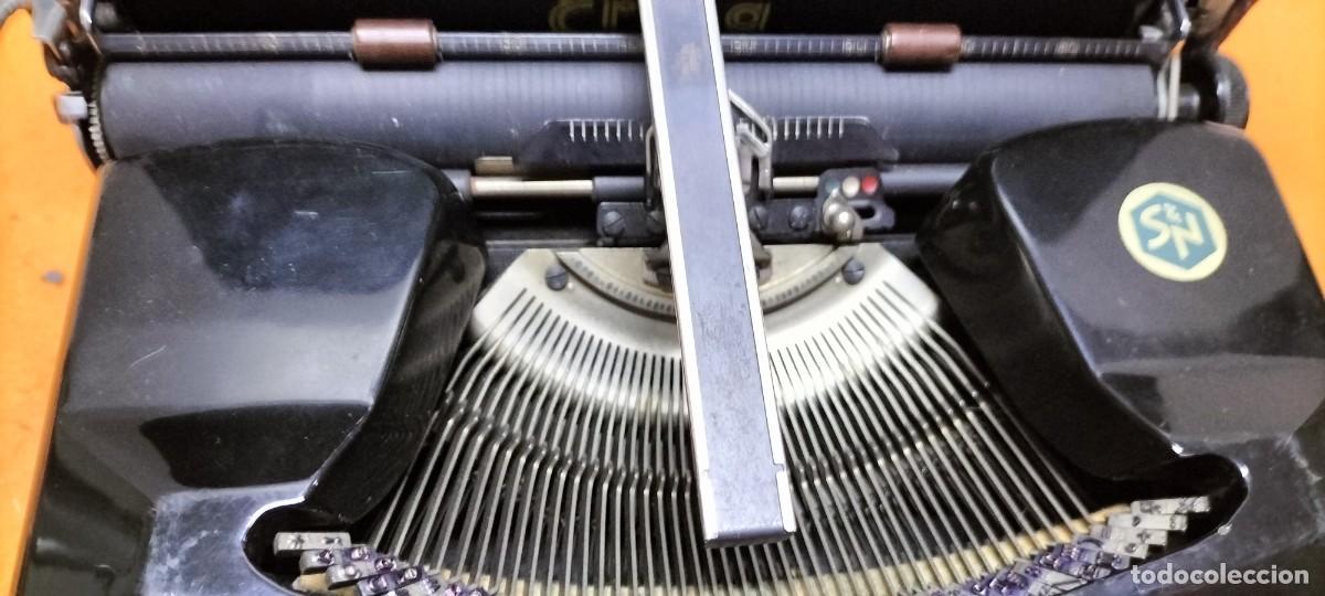 Antig&uuml;edades: maquina de escribir erika - Foto 9
