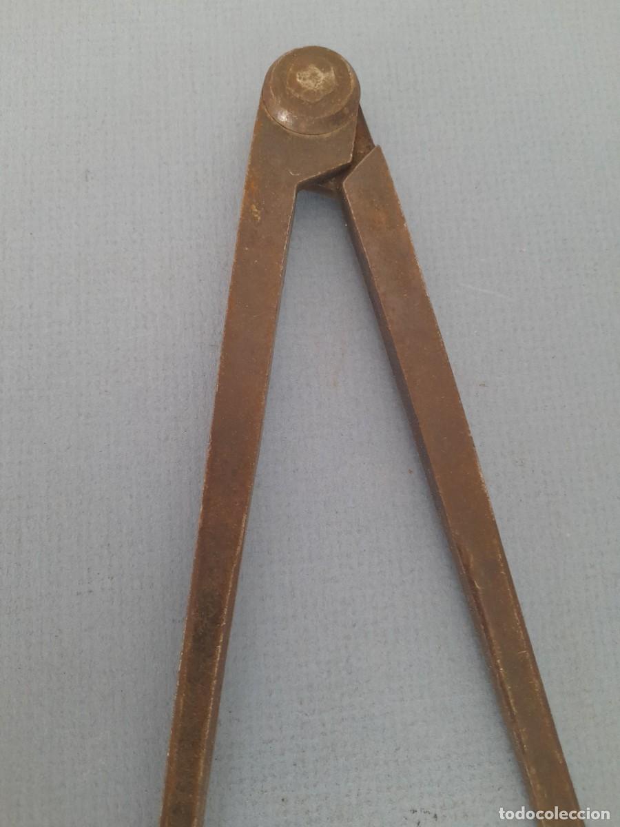 Antig&uuml;edades: compas macizo de acero, 25cm aprox, sin fabricante - Foto 2