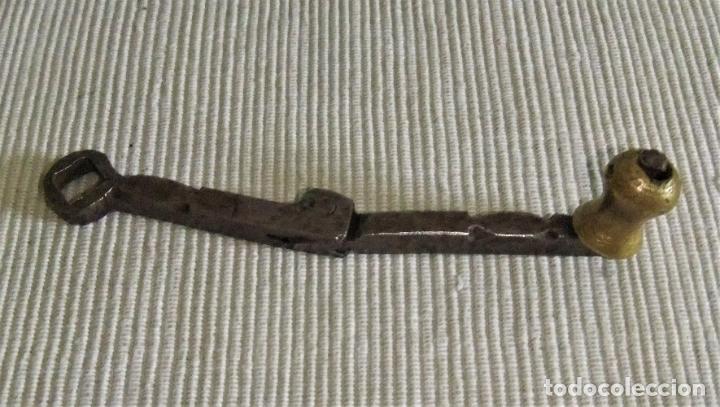 Antig&uuml;edades: ANTIGUA LLAVE DE MOLINILLO OTOMANO DE HIERRO Y BRONCE - Foto 2