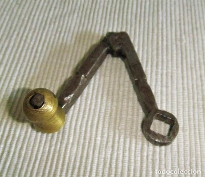 Antig&uuml;edades: ANTIGUA LLAVE DE MOLINILLO OTOMANO DE HIERRO Y BRONCE - Foto 4