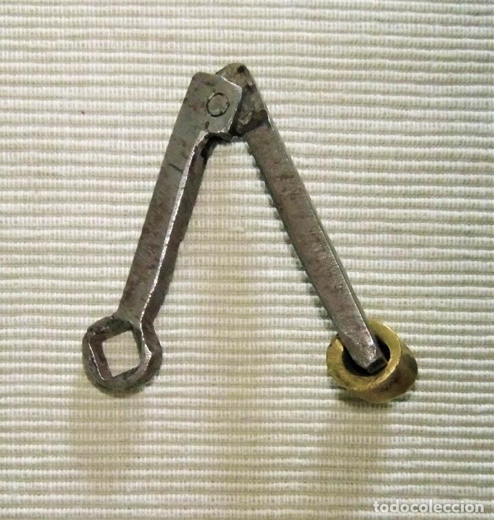 Antig&uuml;edades: ANTIGUA LLAVE DE MOLINILLO OTOMANO DE HIERRO Y BRONCE - Foto 6