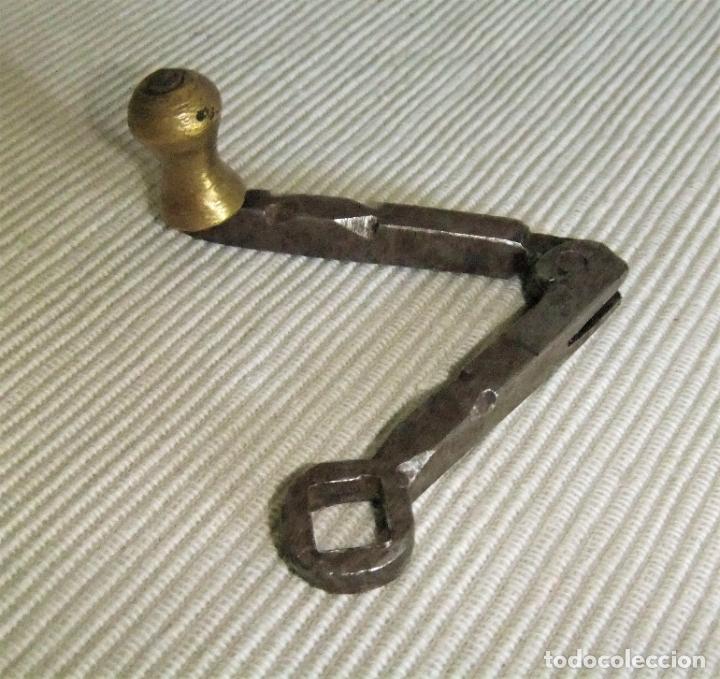 Antig&uuml;edades: ANTIGUA LLAVE DE MOLINILLO OTOMANO DE HIERRO Y BRONCE - Foto 1