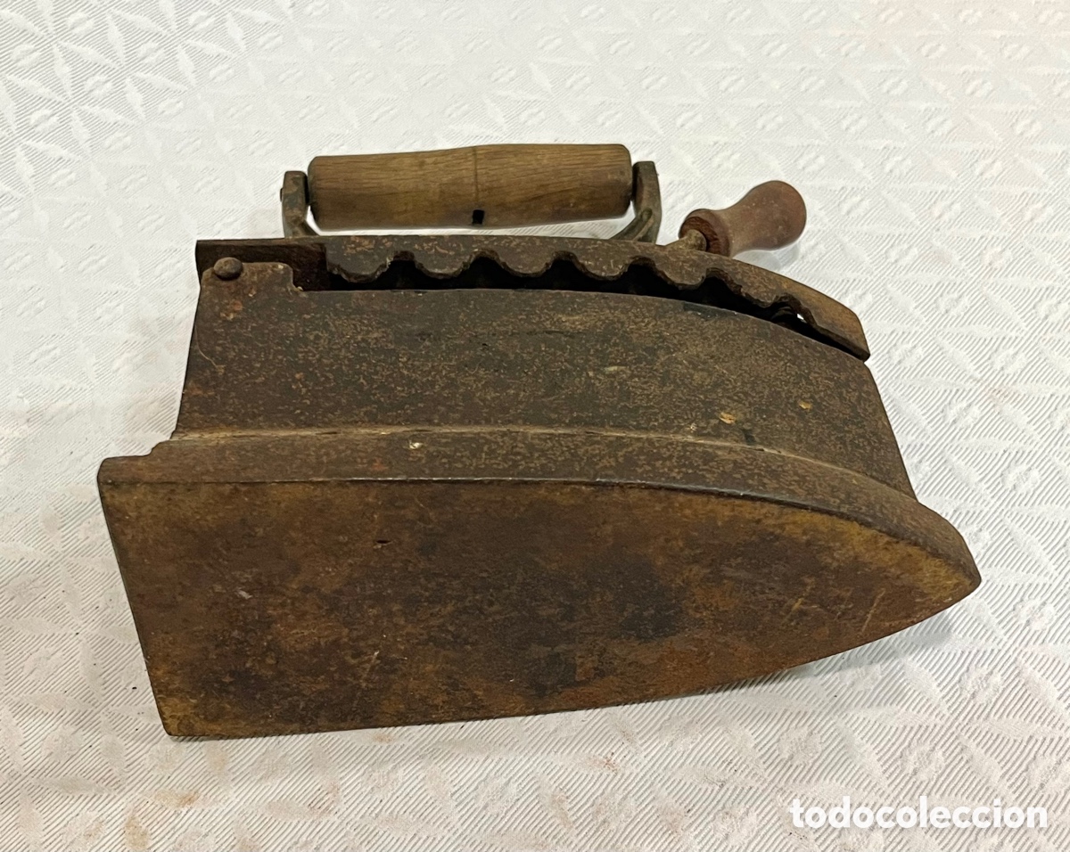 Antig&uuml;edades: ANTIGUA PLANCHA DE CARB&Oacute;N EN HIERRO - Foto 3
