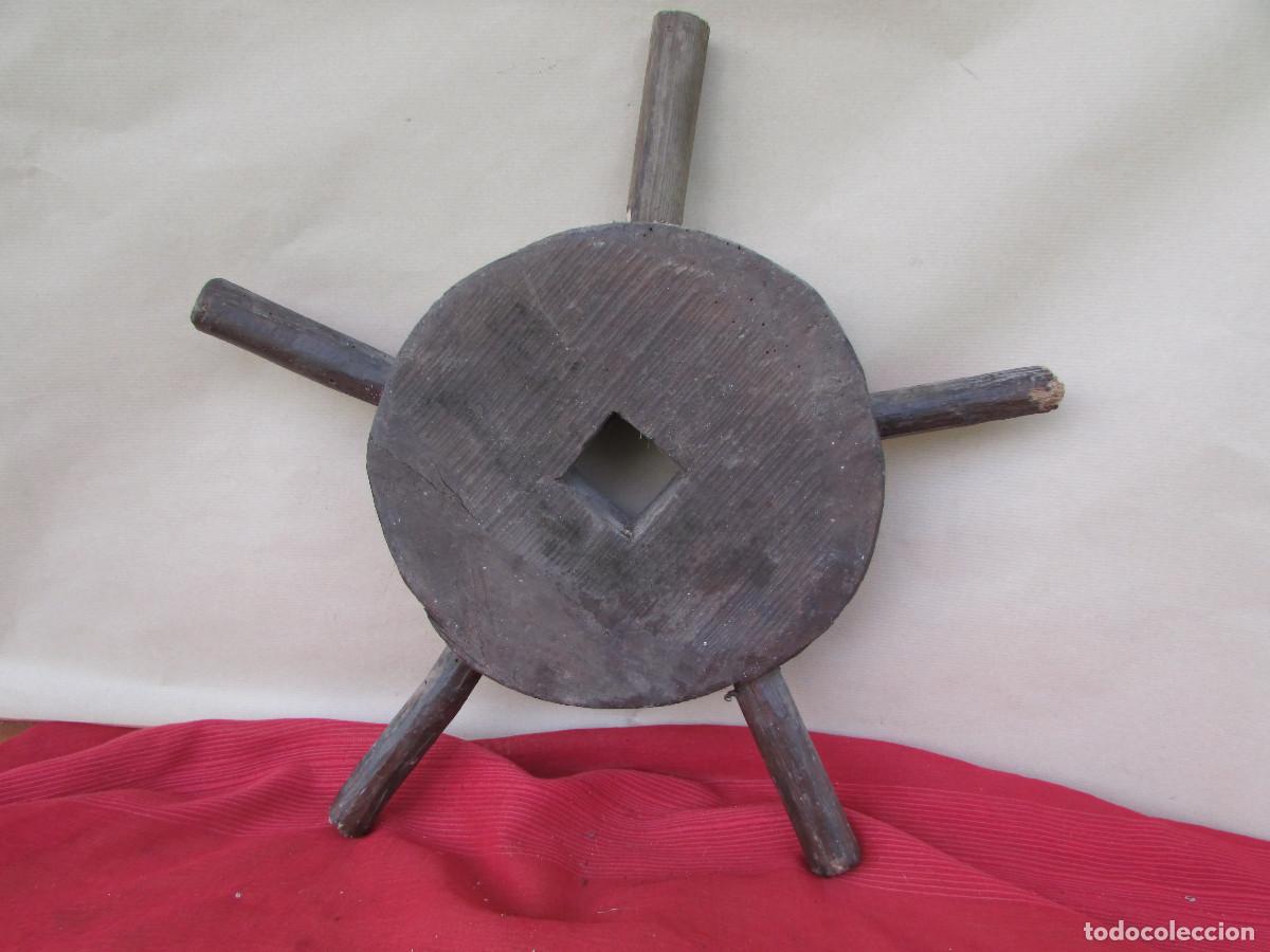 Antig&uuml;edades: Tim&oacute;n antiguo r&uacute;stico y humilde. Madera de casta&ntilde;o. 46 cms - Foto 5