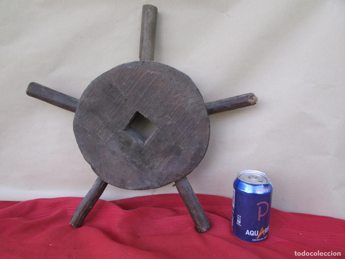 Antig&uuml;edades: Tim&oacute;n antiguo r&uacute;stico y humilde. Madera de casta&ntilde;o. 46 cms - Foto 8