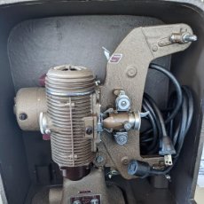 Antigüedades: 1930 BELL & HOWELL - MADE IN ENGLAND - MODELO MASTER 400 PROYECTOR 8 MM