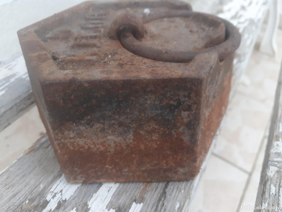 Antig&uuml;edades: Pesa de 5 kg - Foto 3