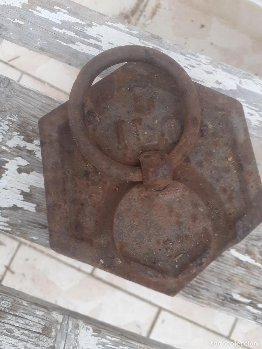 Antig&uuml;edades: Pesa de 5 kg - Foto 2