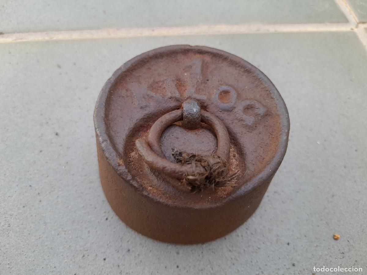 Antig&uuml;edades: pesa de hierro 1kg, 7x4cm aprox - Foto 1