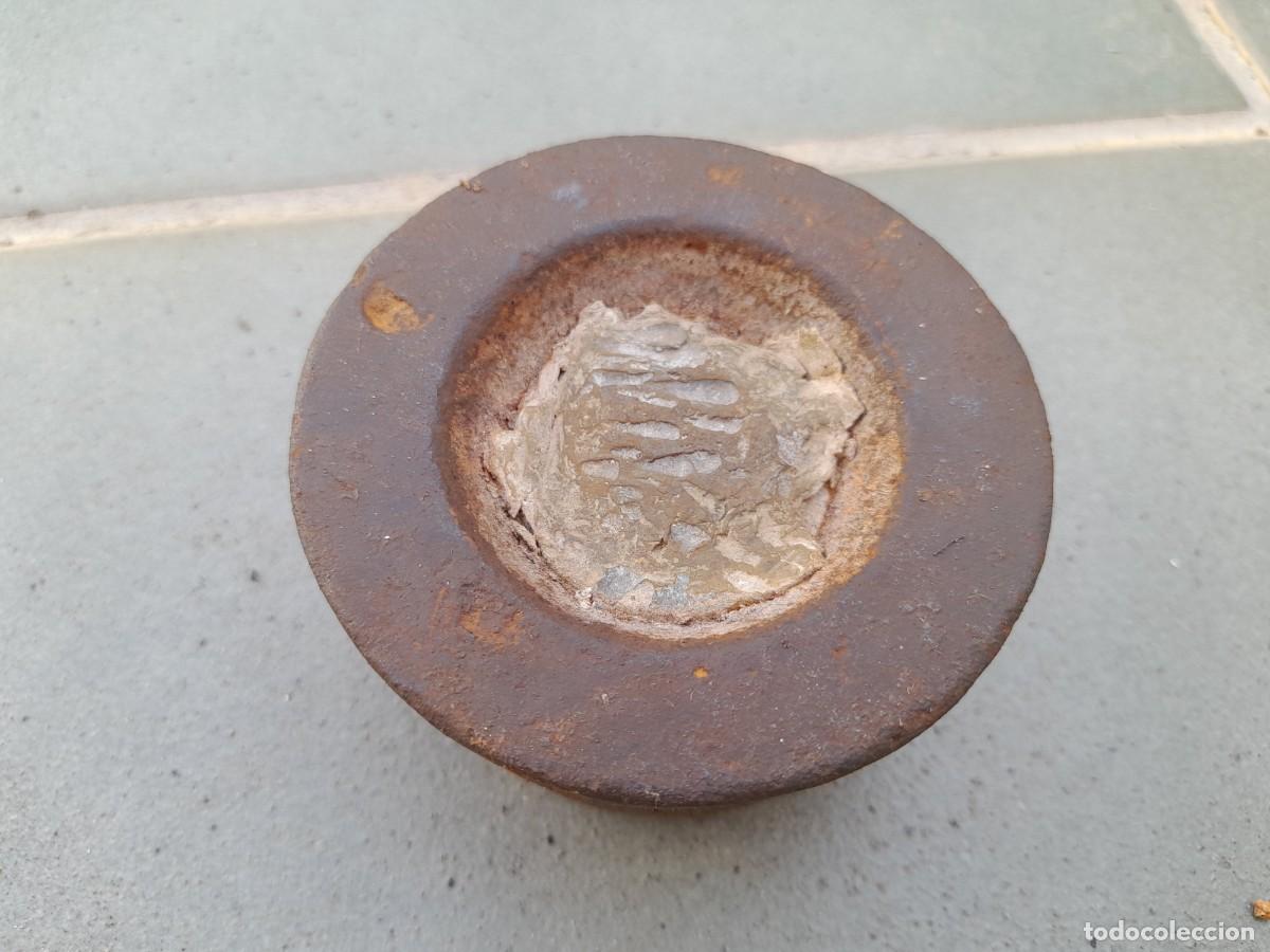 Antig&uuml;edades: pesa de hierro 1kg, 7x4cm aprox - Foto 3